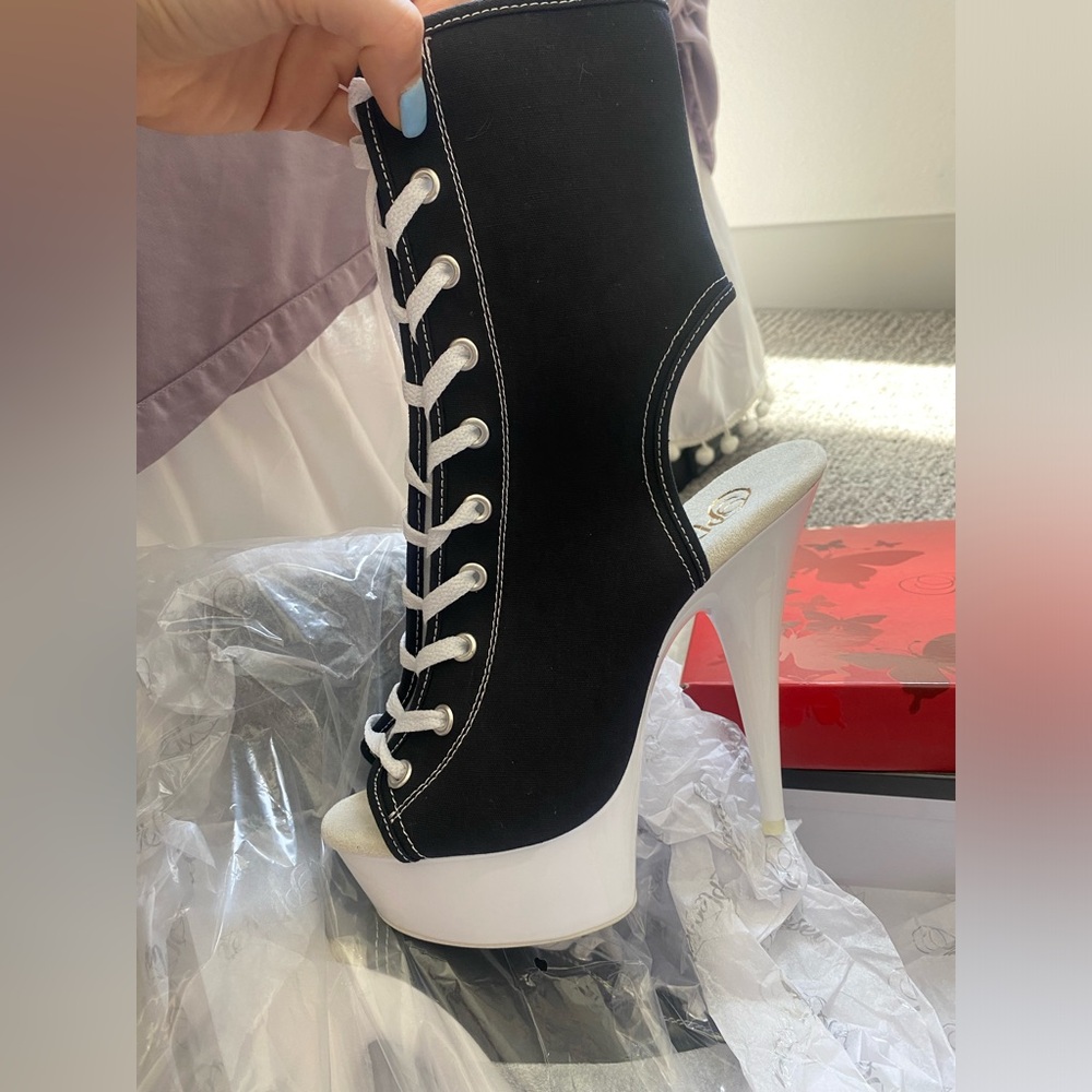 Please shoes brand new converse style